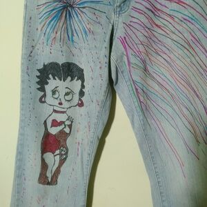Rue21 Light Blue Jeans with Colorful art work.